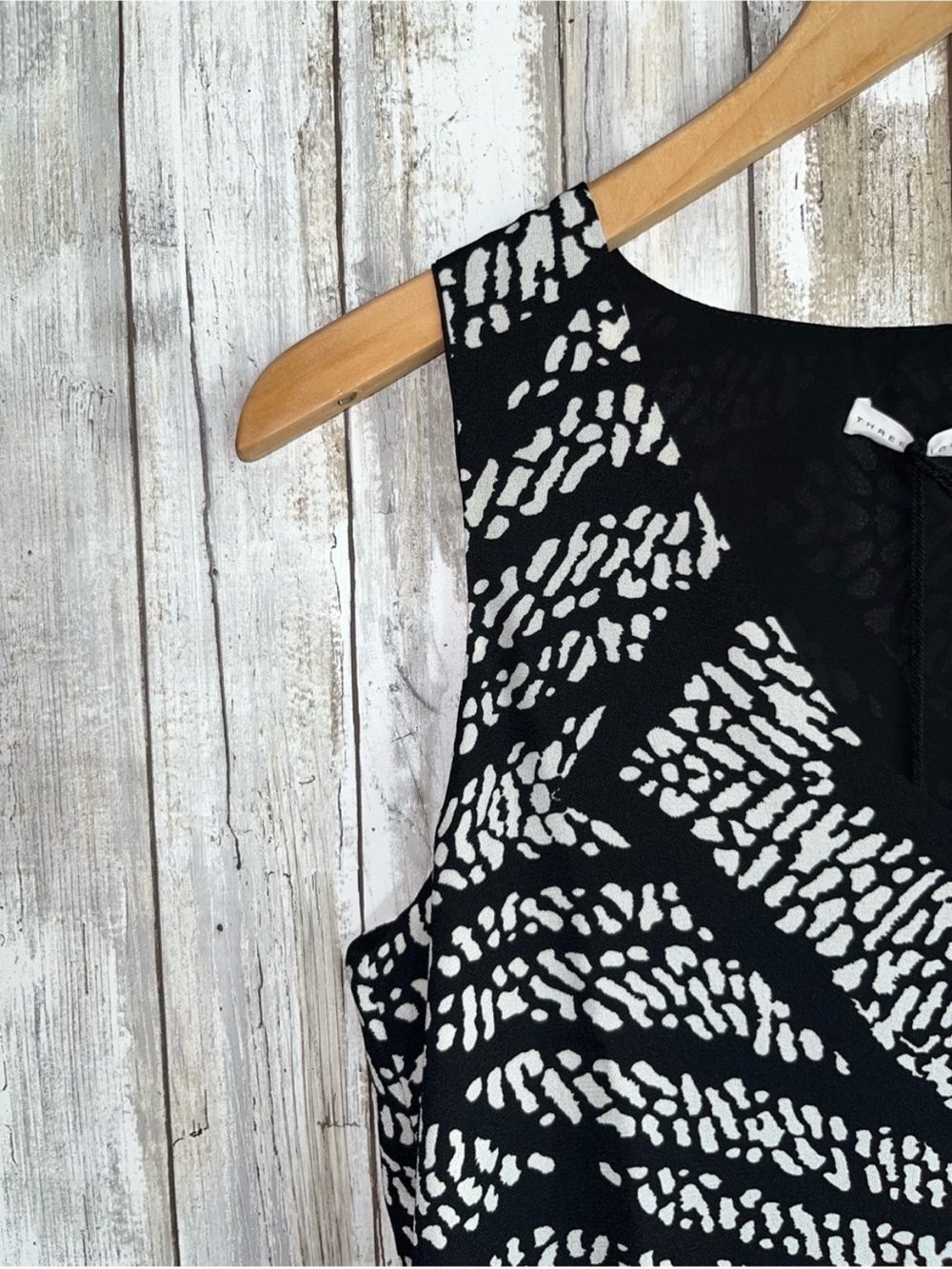Three Eighty Two NWT Black White Geometric Print Sleeveless Dress XS Flowy Hem - Picture 2 of 5